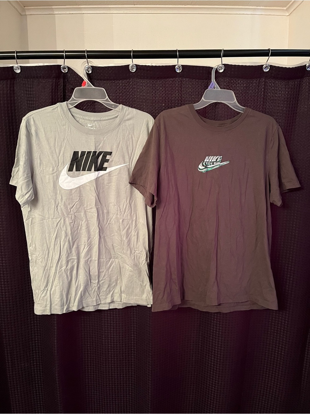 Nike Men’s Short Sleeve Graphic Logo Tees - Light Green & Brown